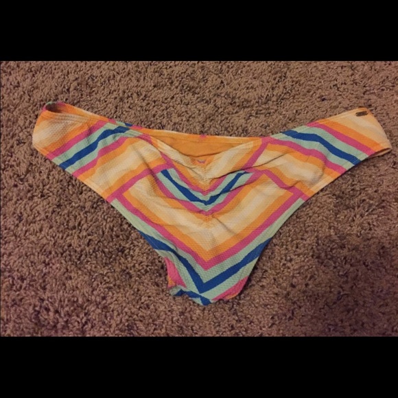 Rip Curl bikini top NWT freematchingbottom - Picture 5 of 6